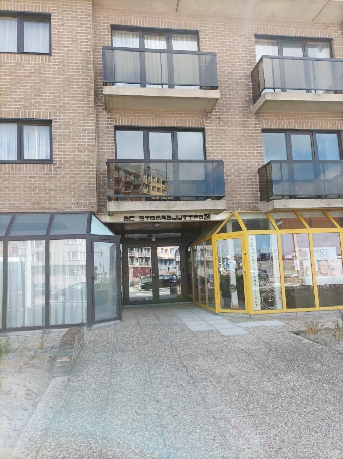Frontaal Zeezicht In Appartement De Strandjutter Ostende Exteriér fotografie