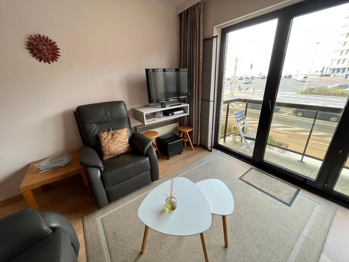 Frontaal Zeezicht In Appartement De Strandjutter Ostende Exteriér fotografie