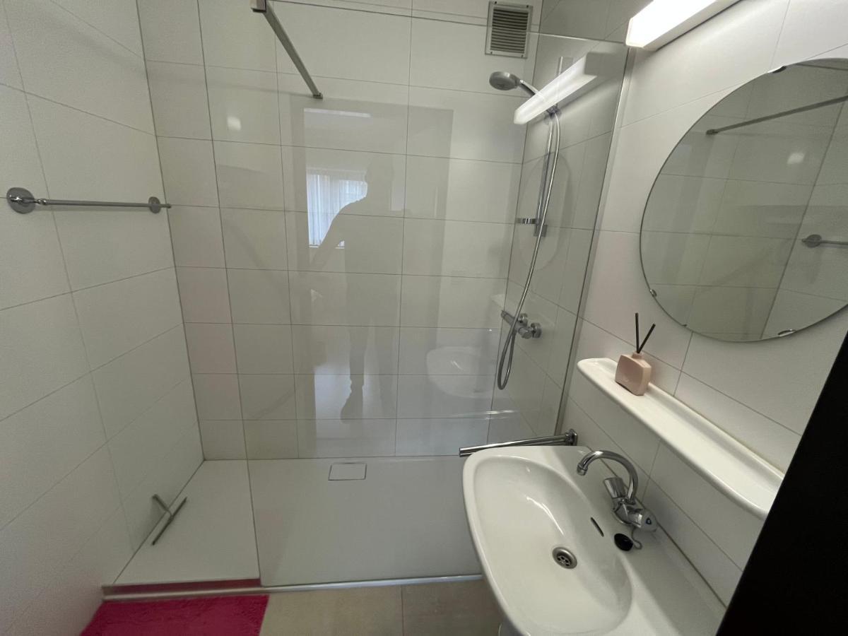 Frontaal Zeezicht In Appartement De Strandjutter Ostende Exteriér fotografie
